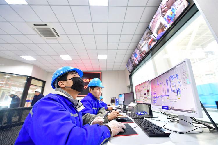 这家企业去年建成投产,总投资10亿元,主要从事纸制品制造销售,产品